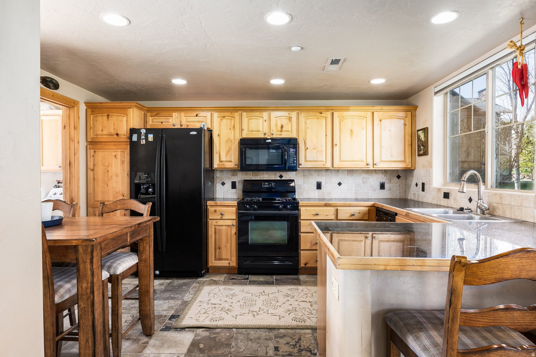 REDSTONE VILLAGE CONDOMINIUM - Residential Lease