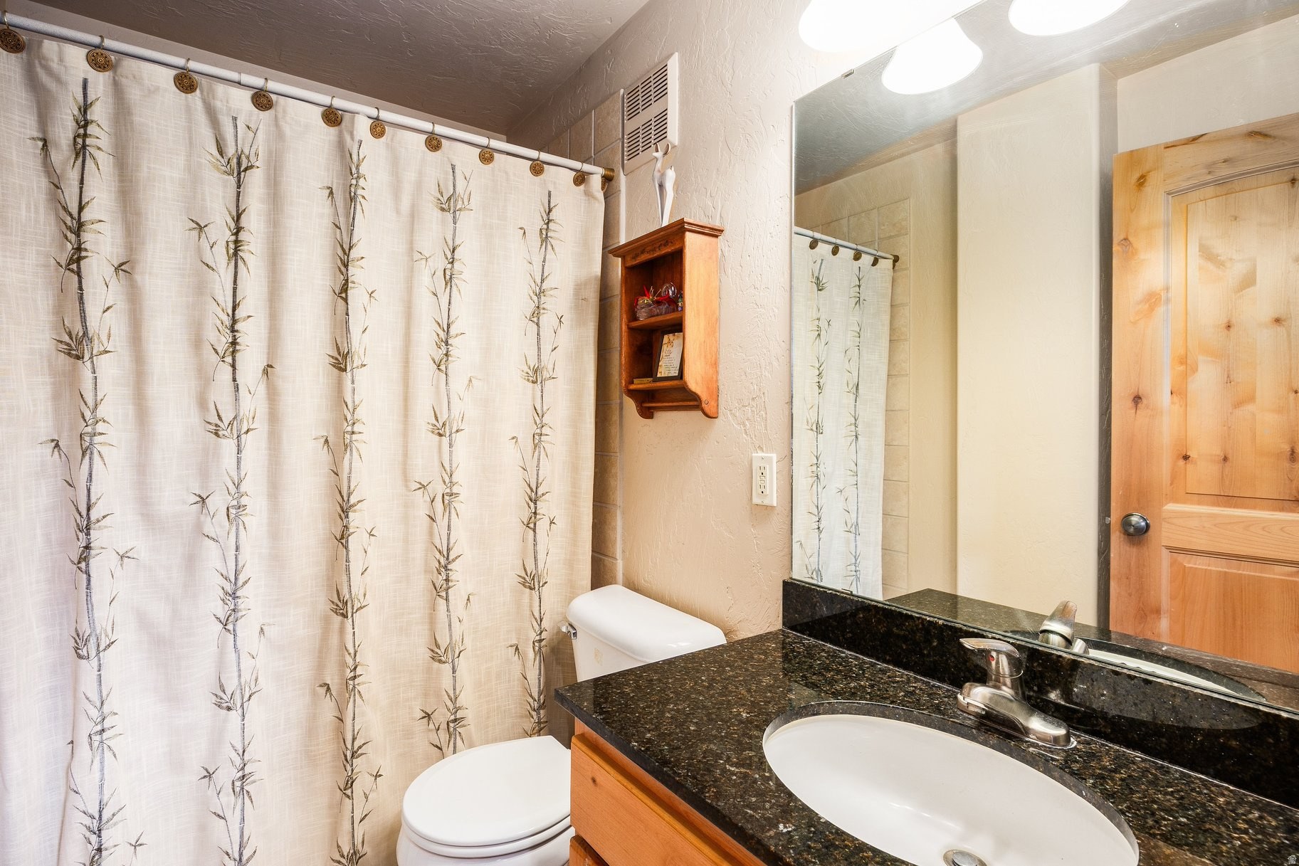 REDSTONE VILLAGE CONDOMINIUM - Residential Lease