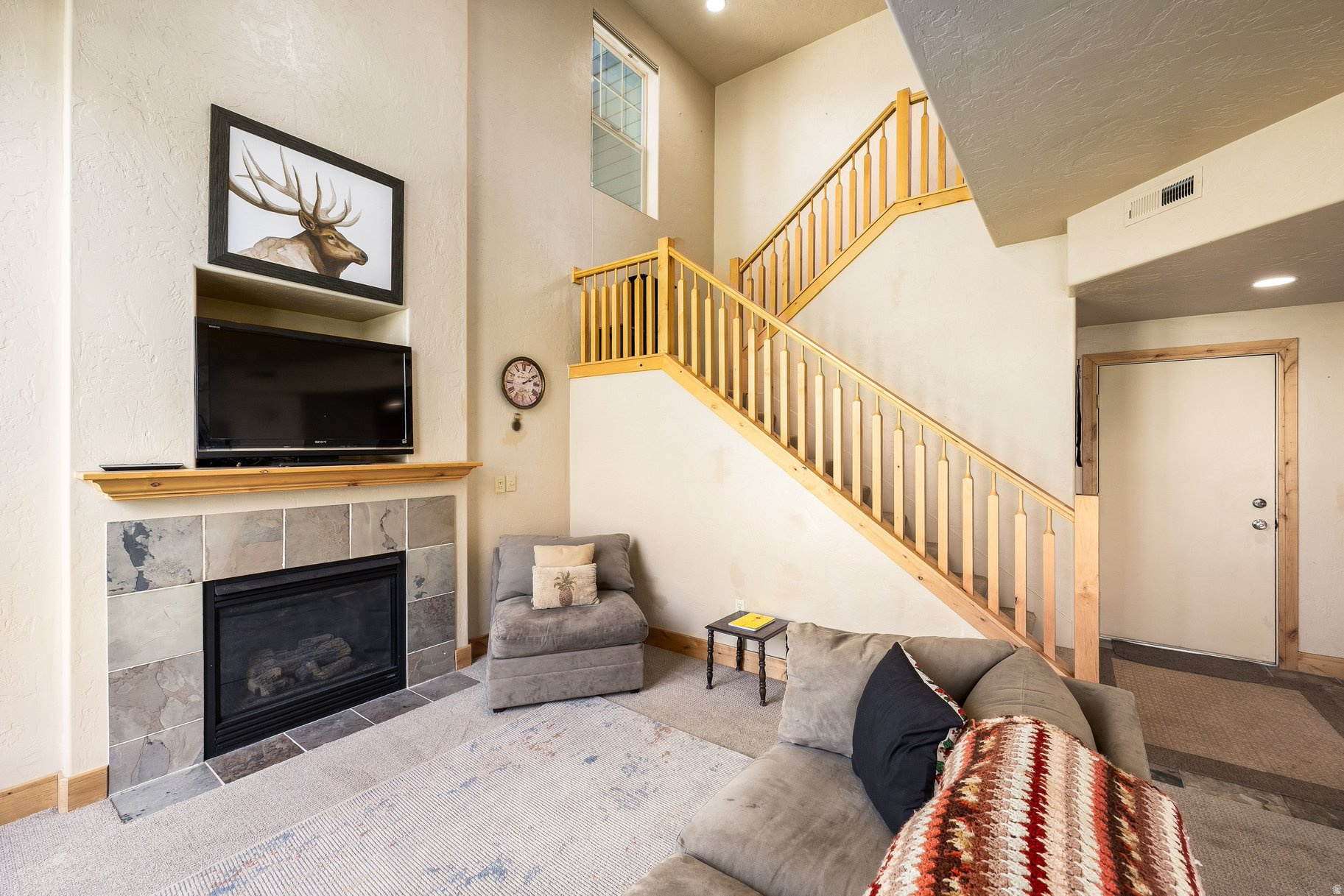 REDSTONE VILLAGE CONDOMINIUM - Residential Lease