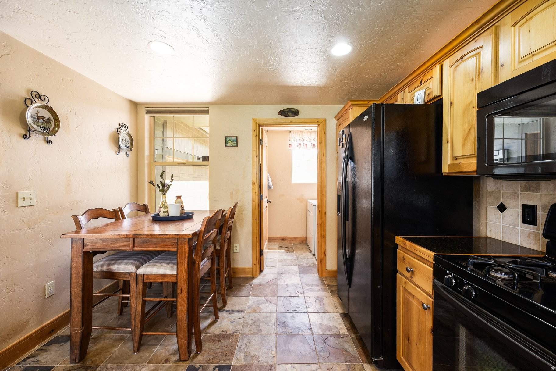REDSTONE VILLAGE CONDOMINIUM - Residential Lease