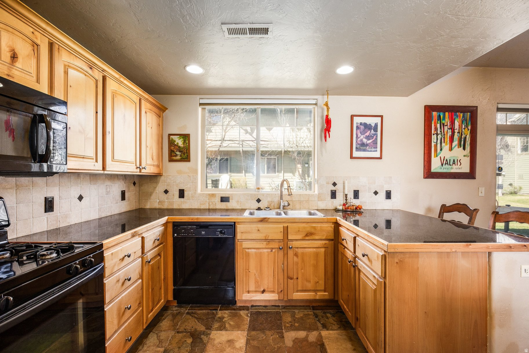 REDSTONE VILLAGE CONDOMINIUM - Residential Lease