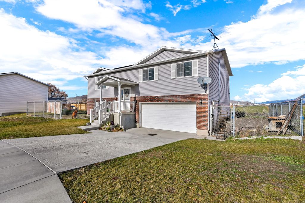 Photo of 272 W 400 N, Tremonton, UT 84337 (MLS # 2126243)