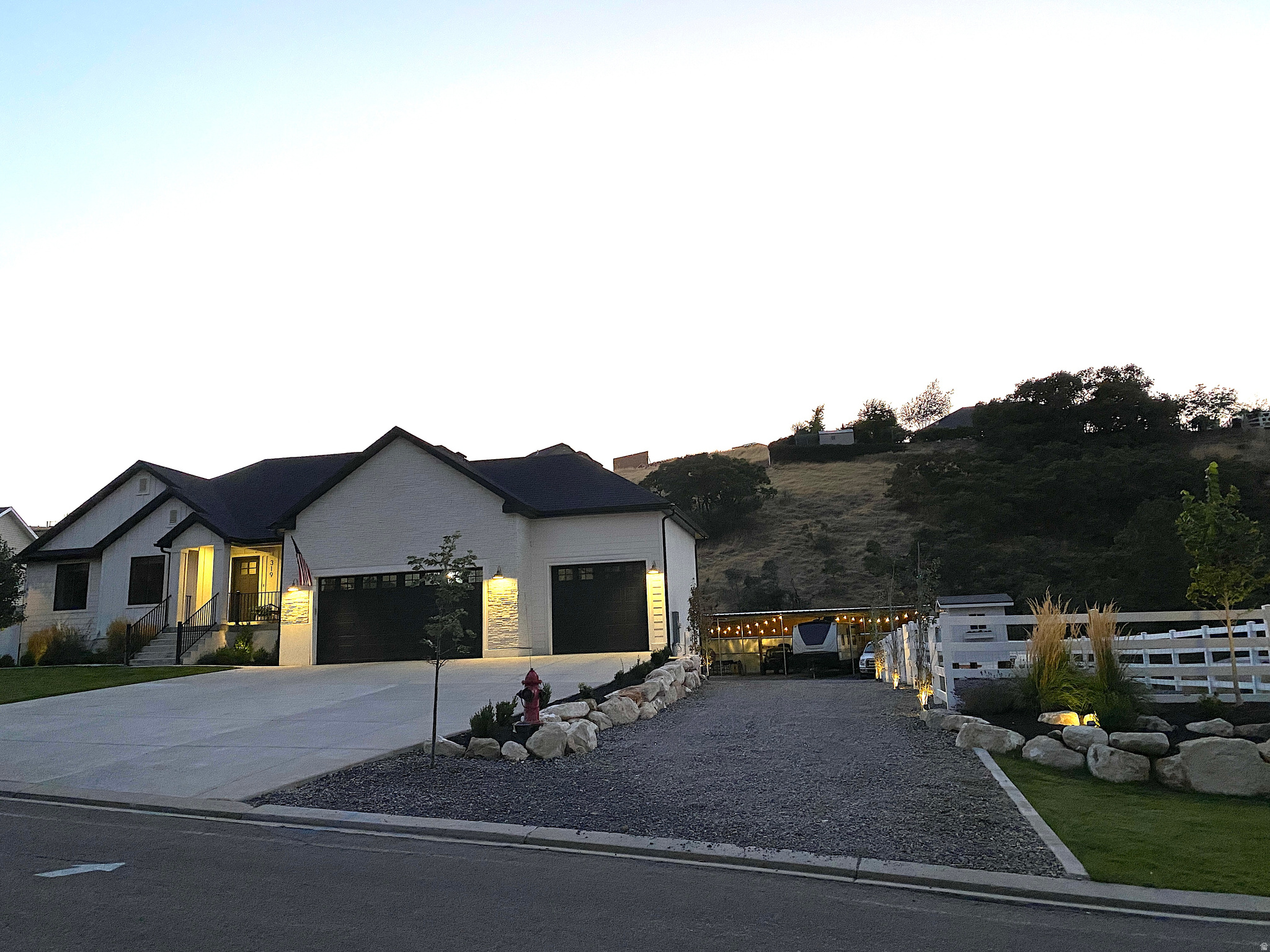 319 N LOAFER CANYON RD