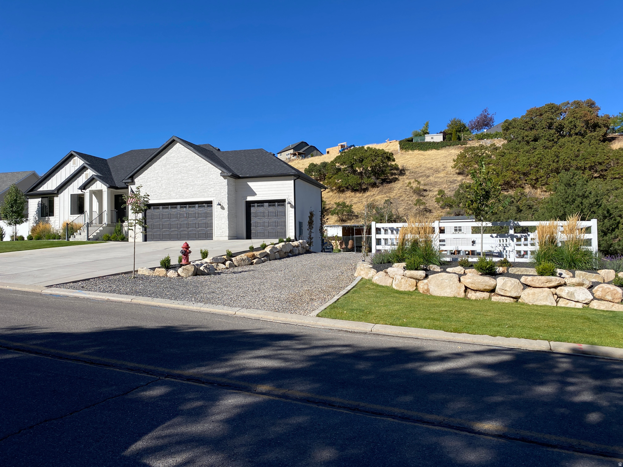 319 N LOAFER CANYON RD