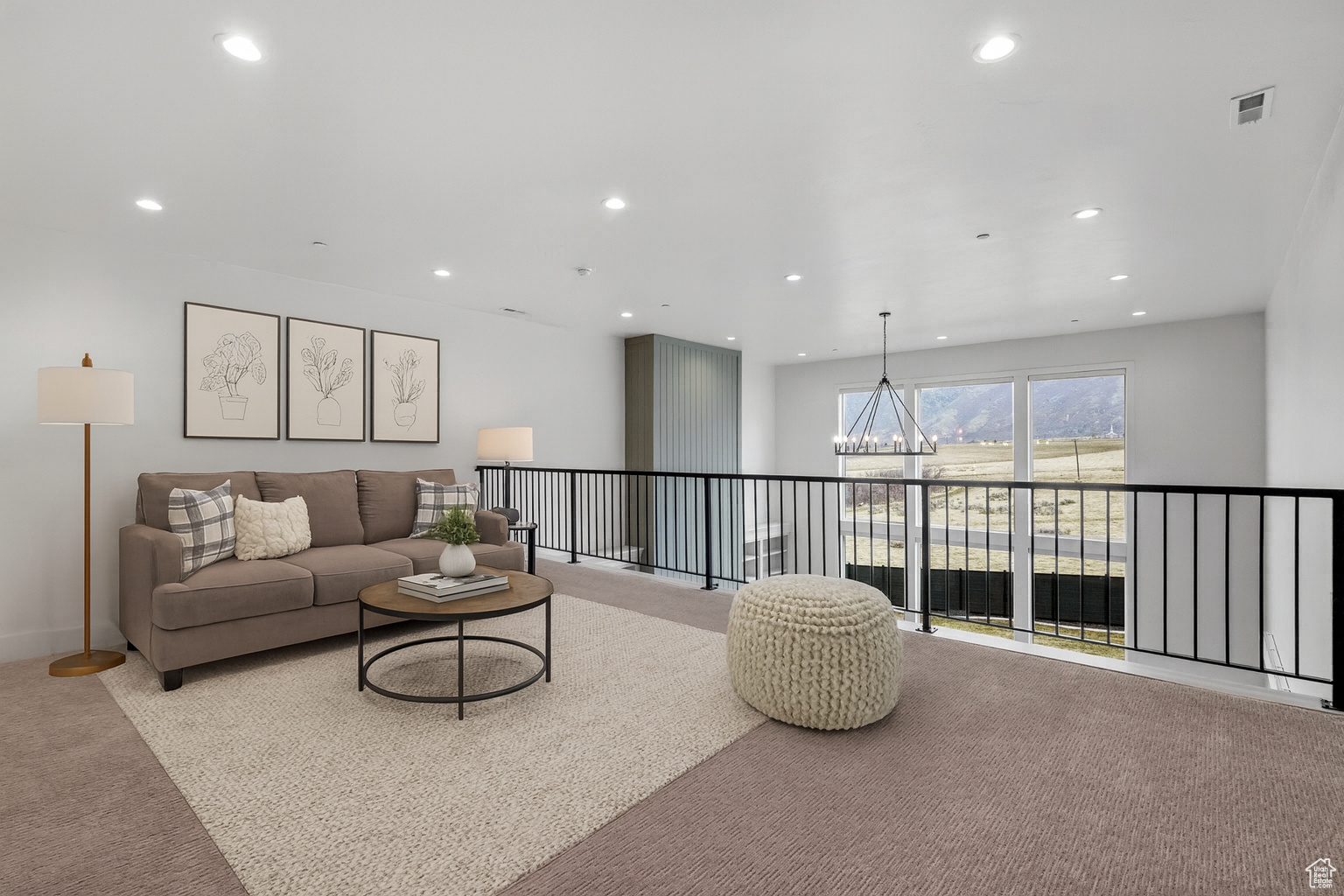 FOUR SEASONS - Residential