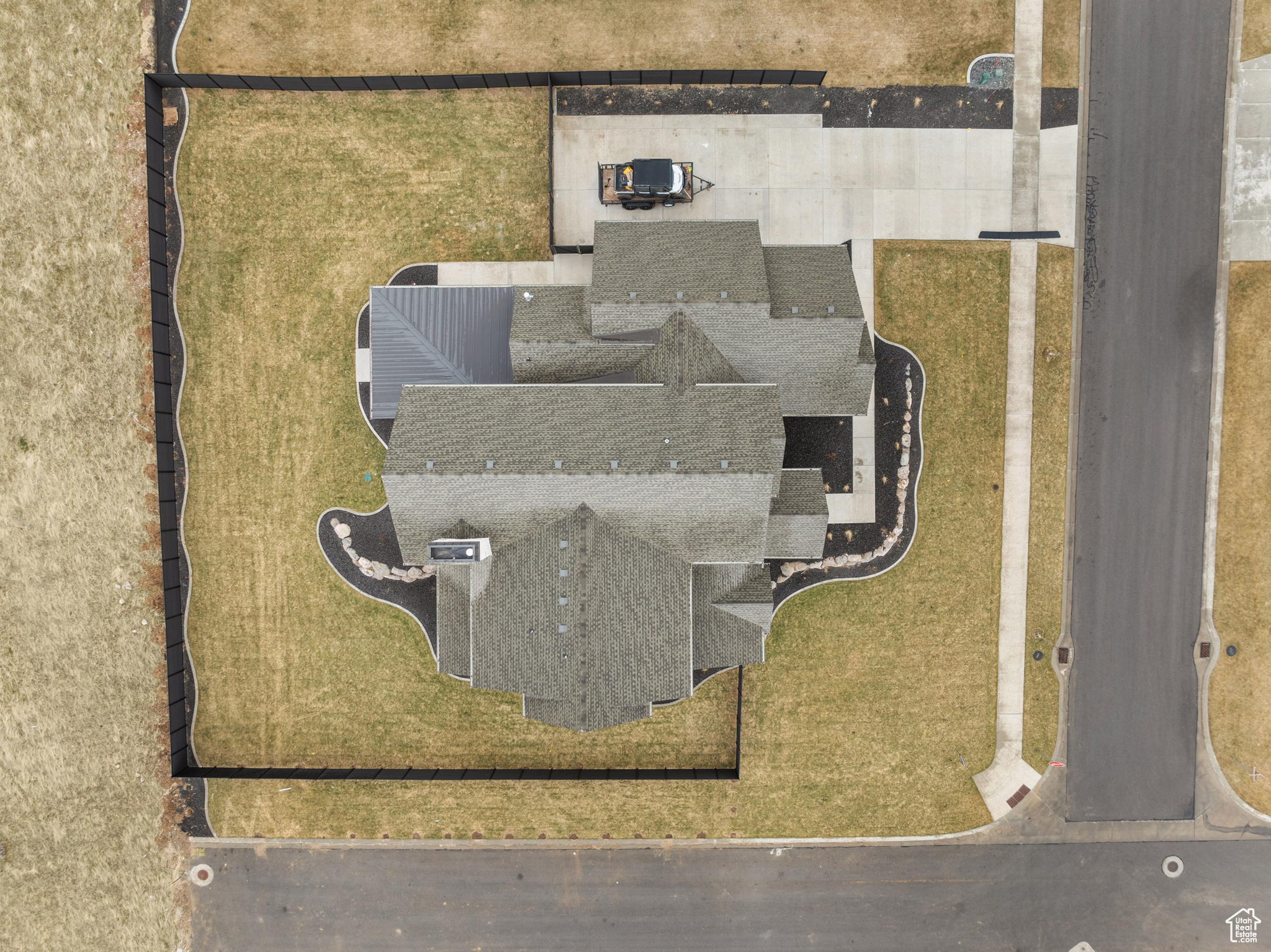 FOUR SEASONS - Residential