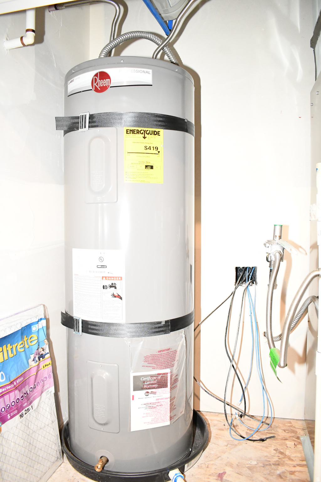 Main image without alt text