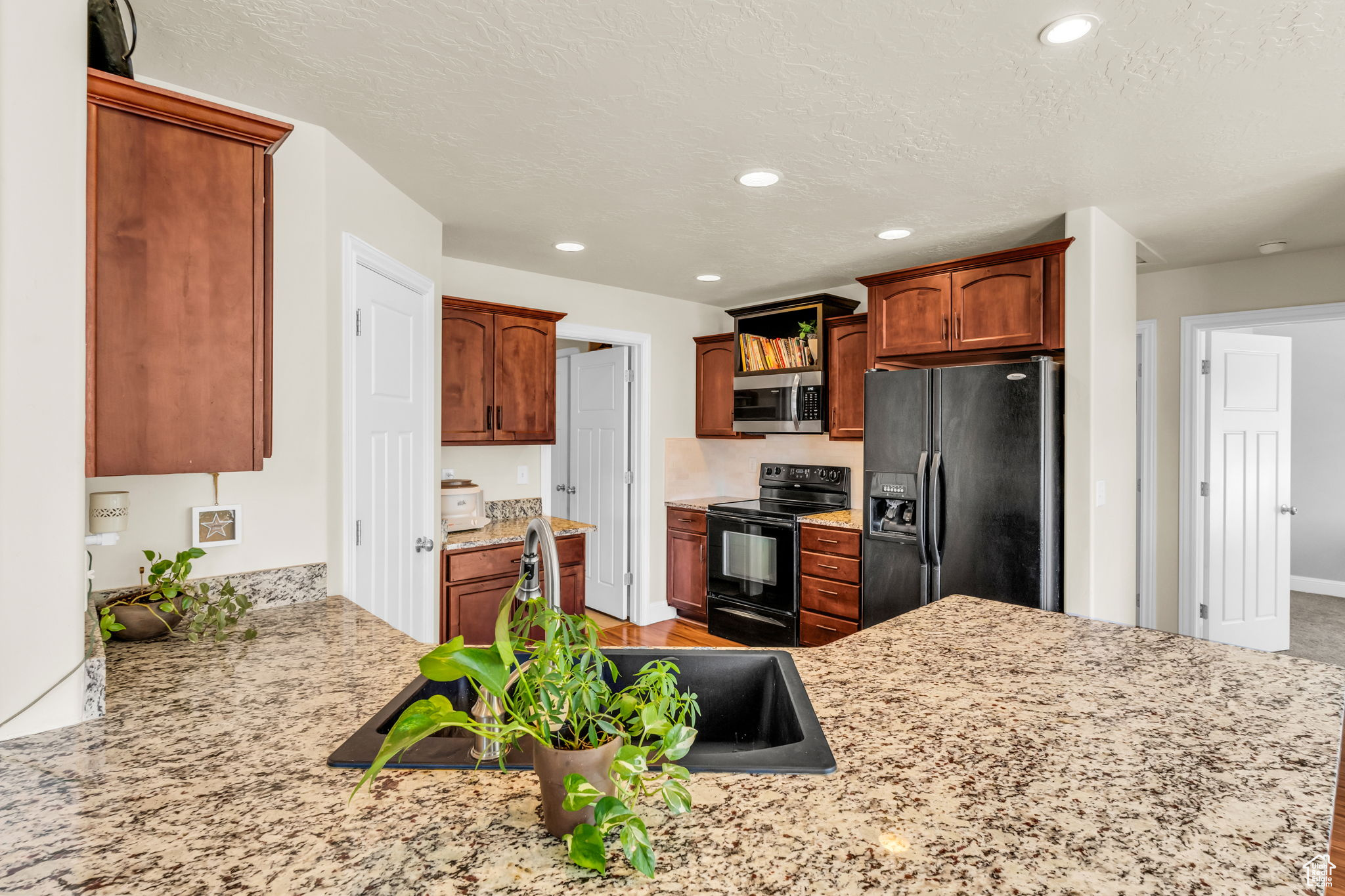 ASPEN CREST - Residential