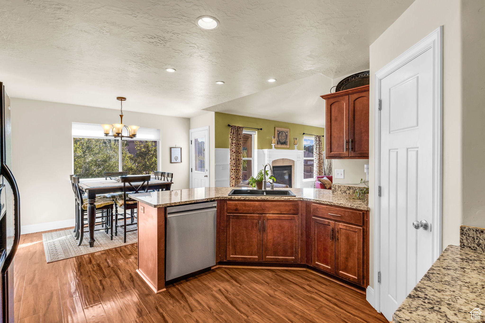 ASPEN CREST - Residential
