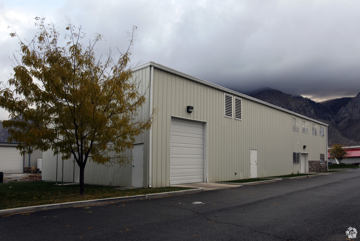 SPRING CREEK INDUSTRIAL PARK - Commercial Lease