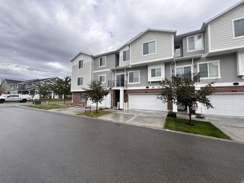 Townhouse For Sale - 4214 W Willard Park Ct Ct<br/> Riverton, UT 84096