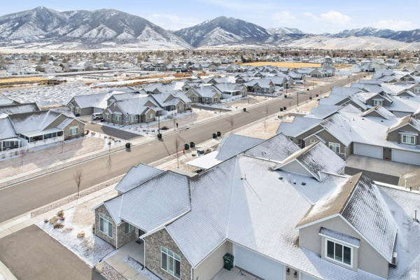 COUNTRY VIEW VILLAS - Residential