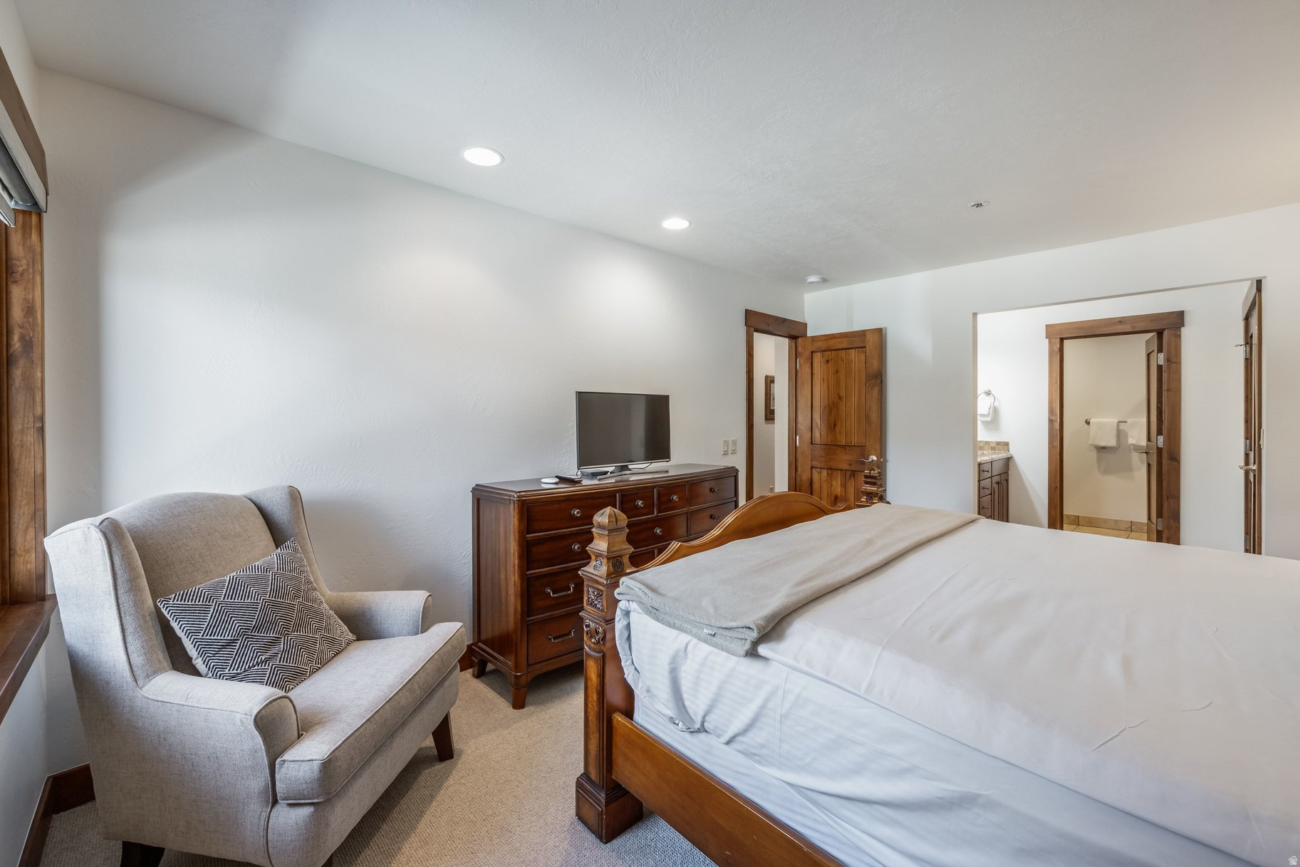 QUEEN ESTHER VILLAGE - Residential