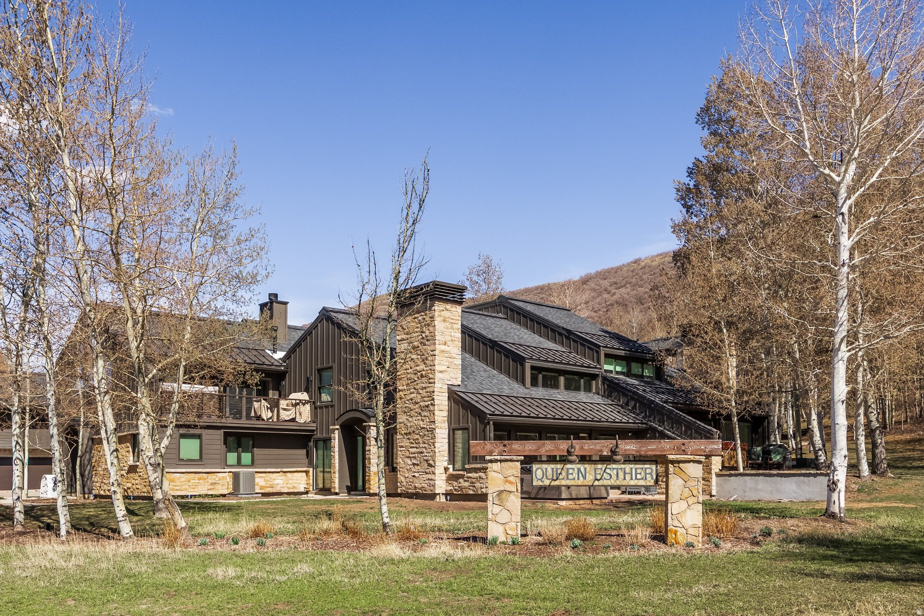 QUEEN ESTHER VILLAGE - Residential