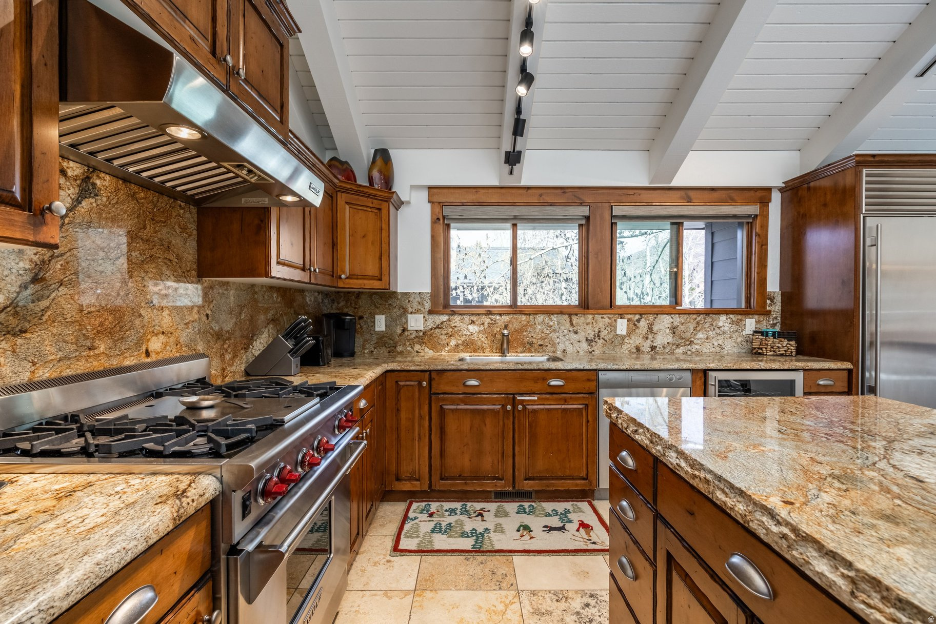 QUEEN ESTHER VILLAGE - Residential