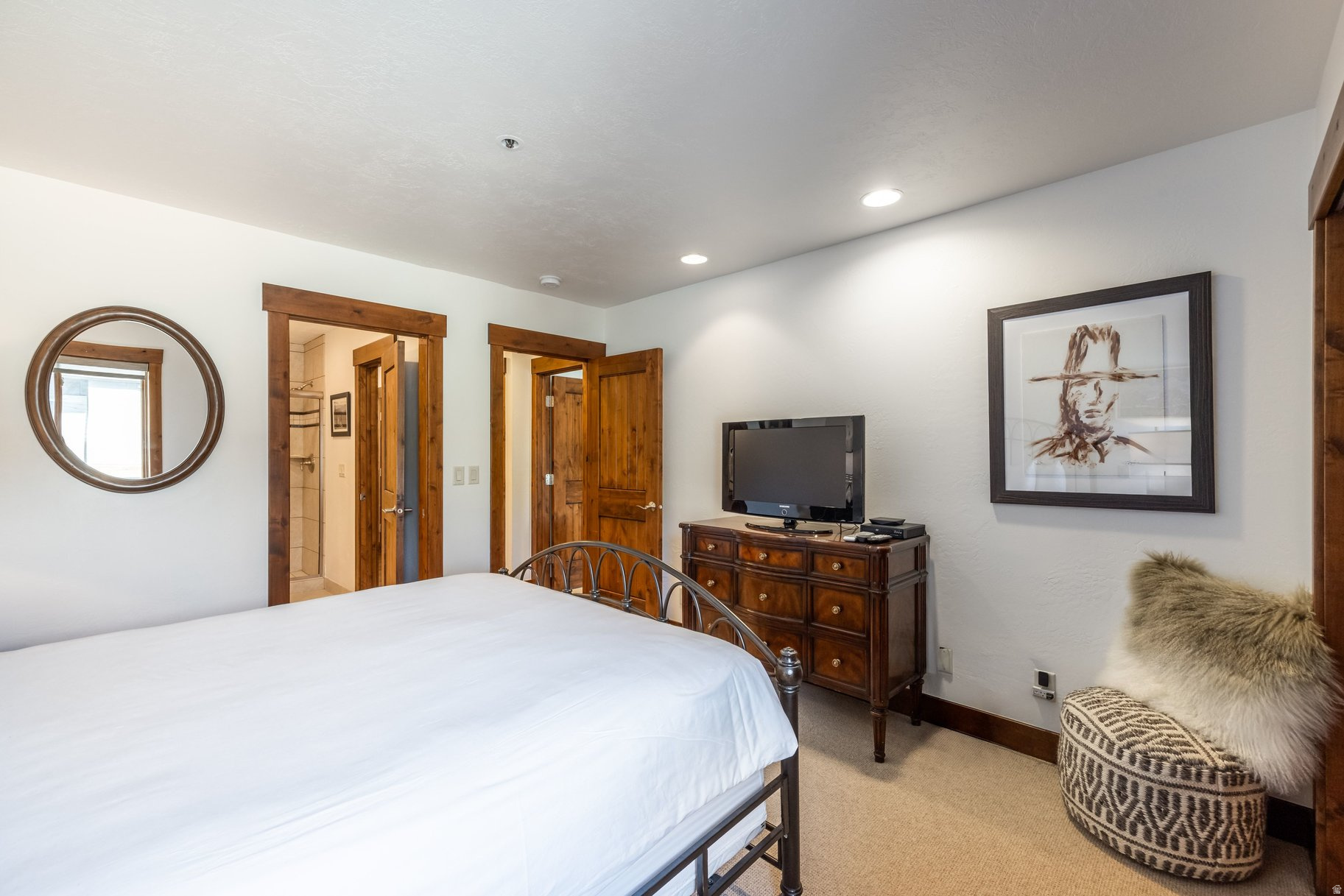 QUEEN ESTHER VILLAGE - Residential