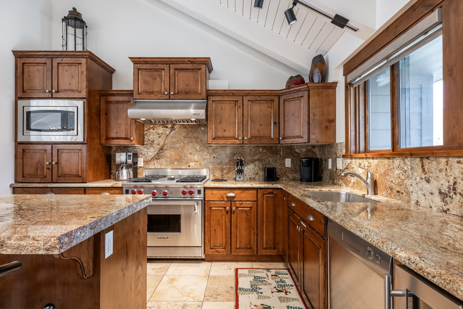 QUEEN ESTHER VILLAGE - Residential