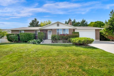Photo of 3946 S JESTER DR W, Salt Lake City, UT 84123 (MLS # 2159990)