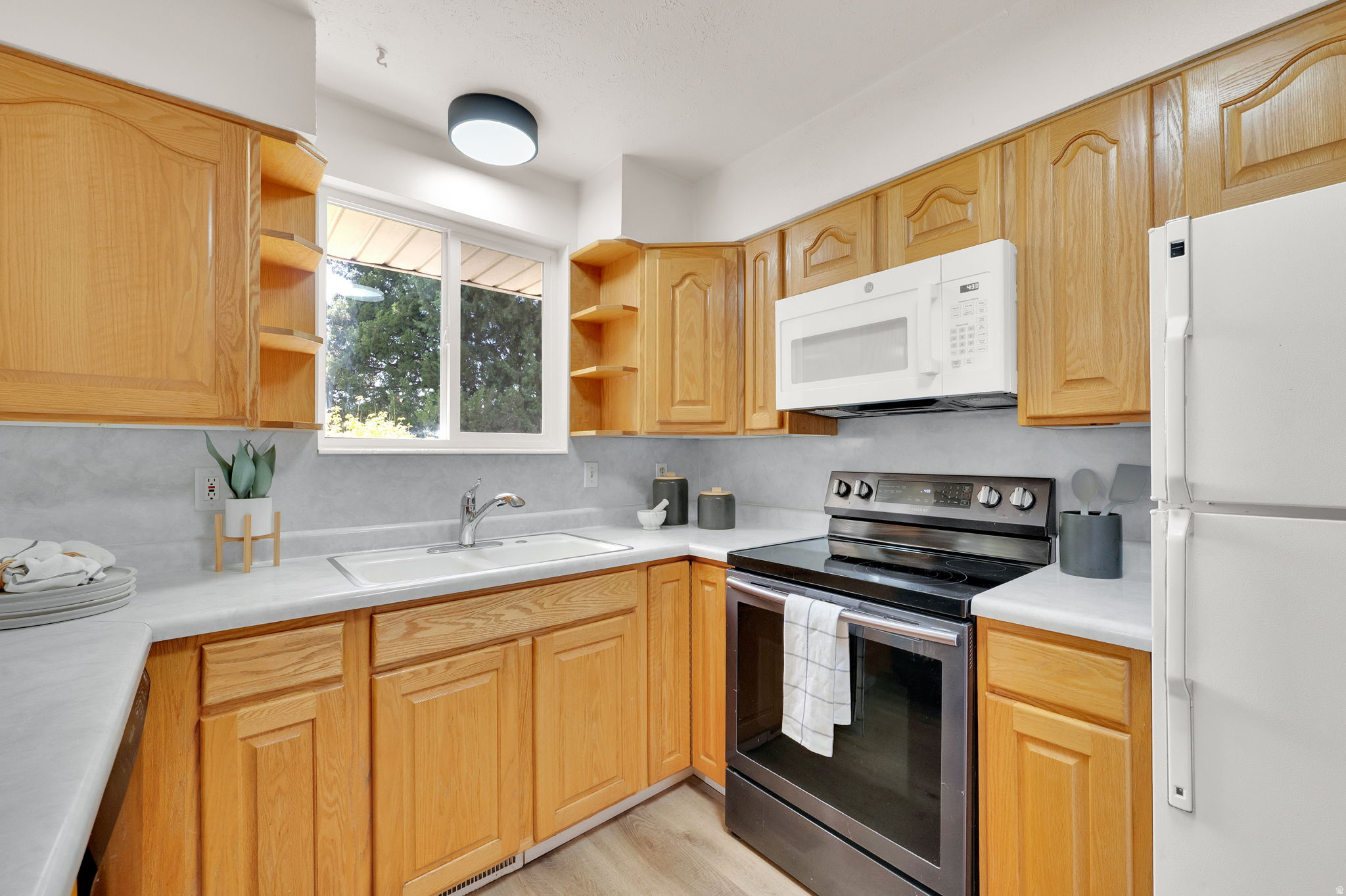 KINGS ROW SU - Residential