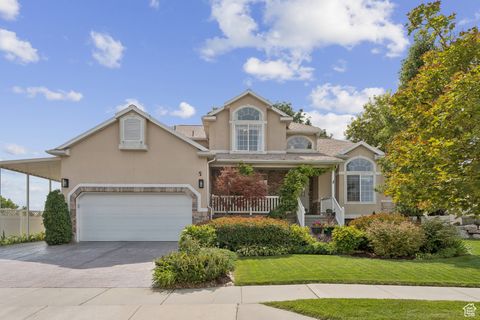 Photo of 889 W ROCKHILL POINT CV N, Taylorsville, UT 84123 (MLS # 2111087)
