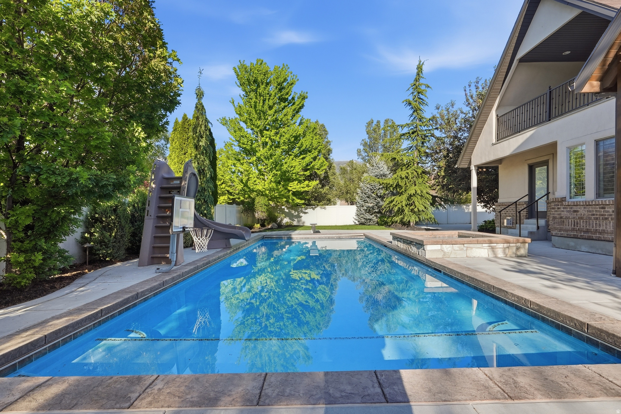 STONESHIRE - Residential