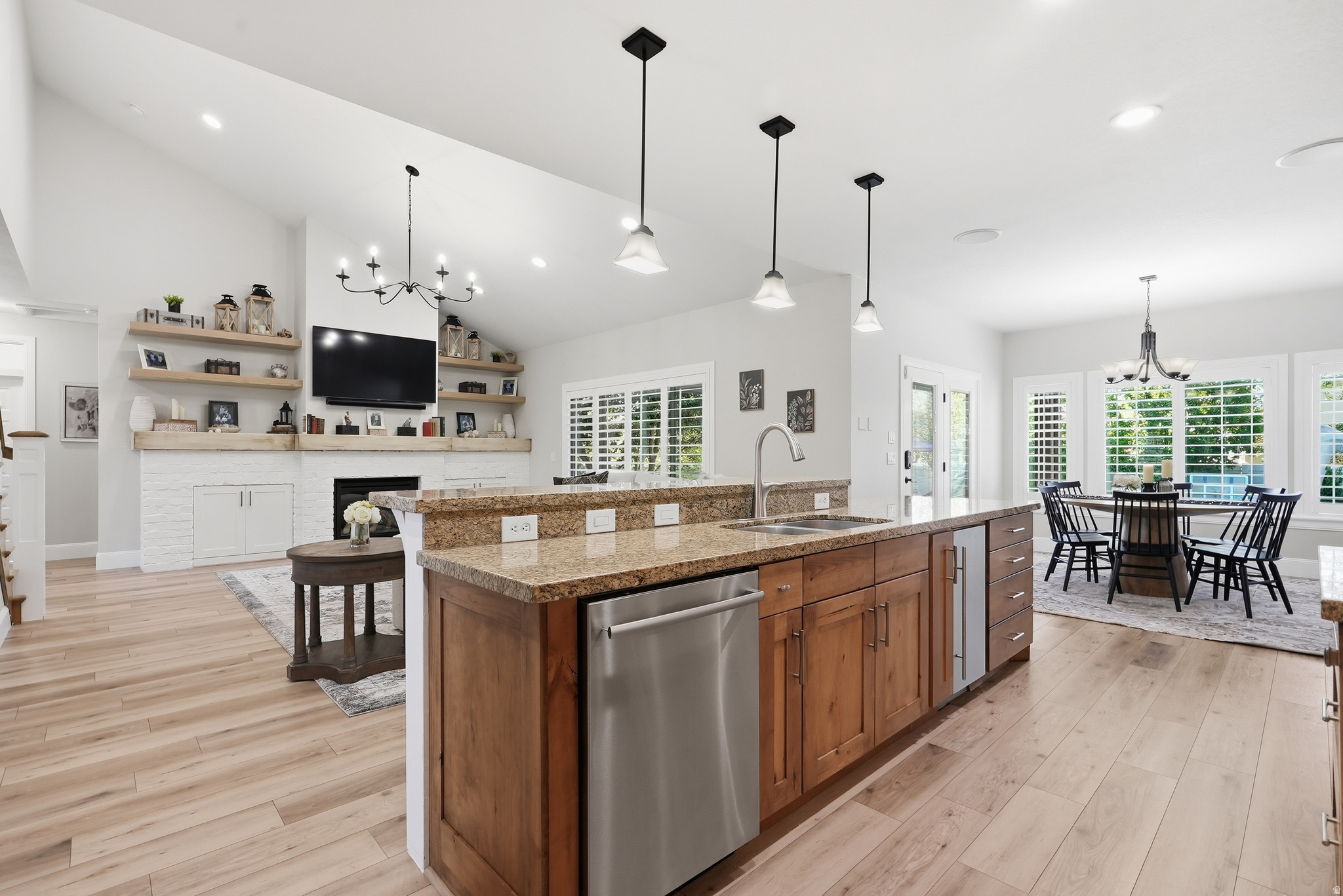 STONESHIRE - Residential
