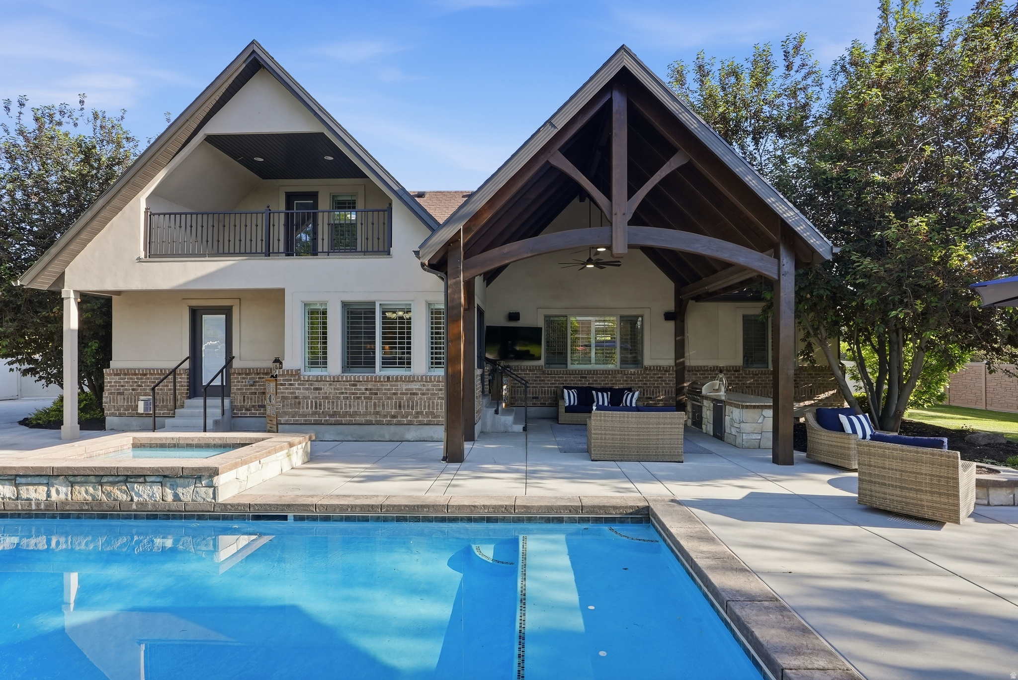 STONESHIRE - Residential