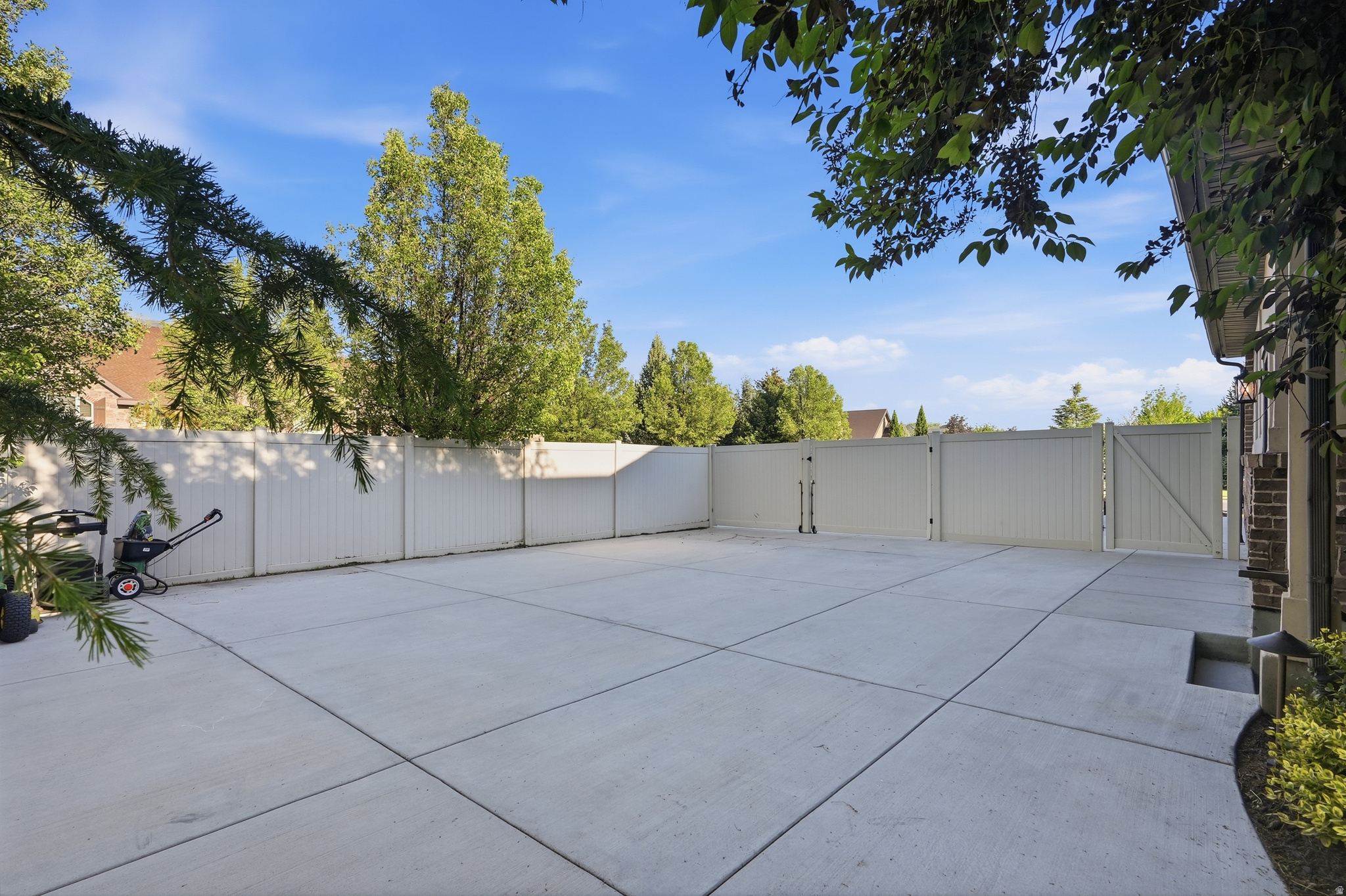 STONESHIRE - Residential