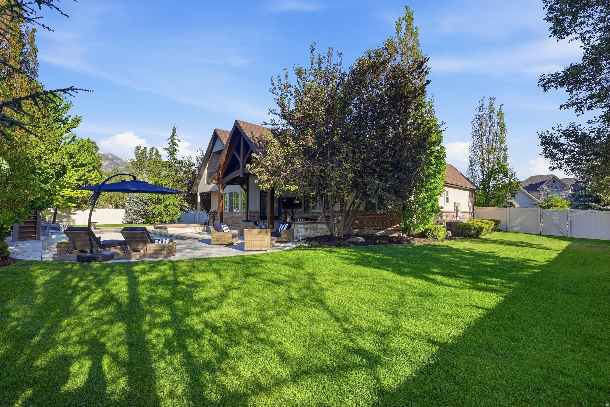 STONESHIRE - Residential
