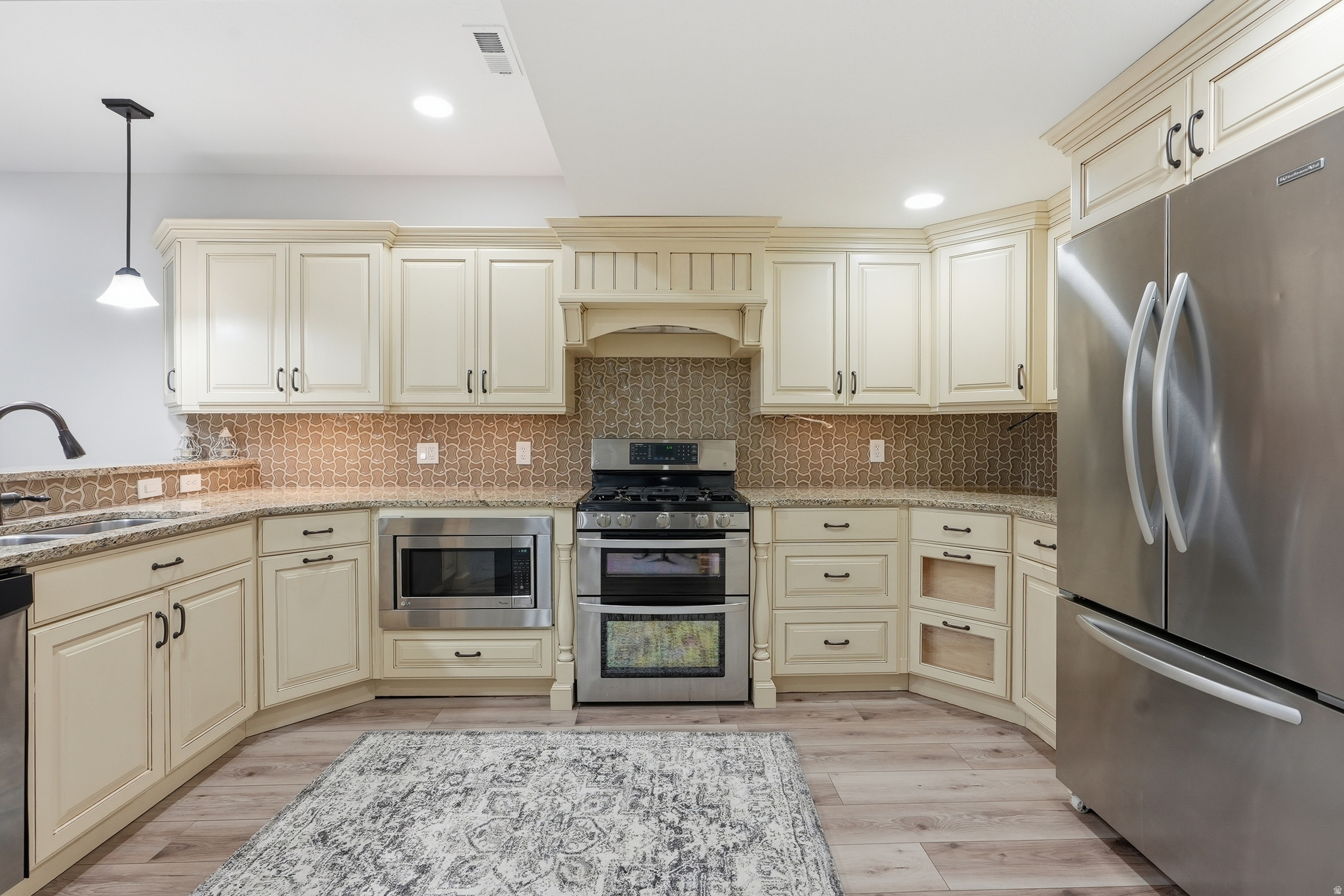 STONESHIRE - Residential
