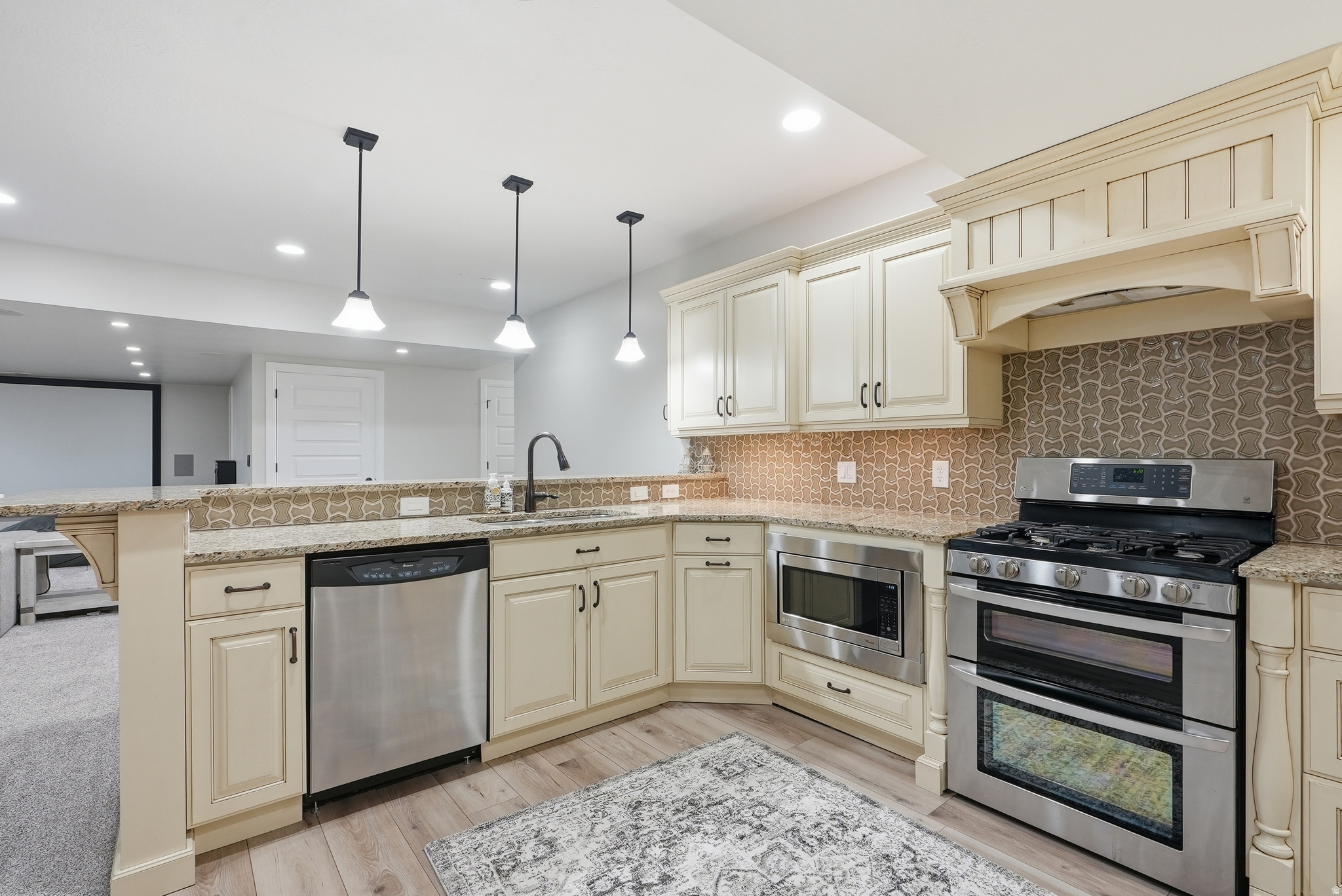 STONESHIRE - Residential