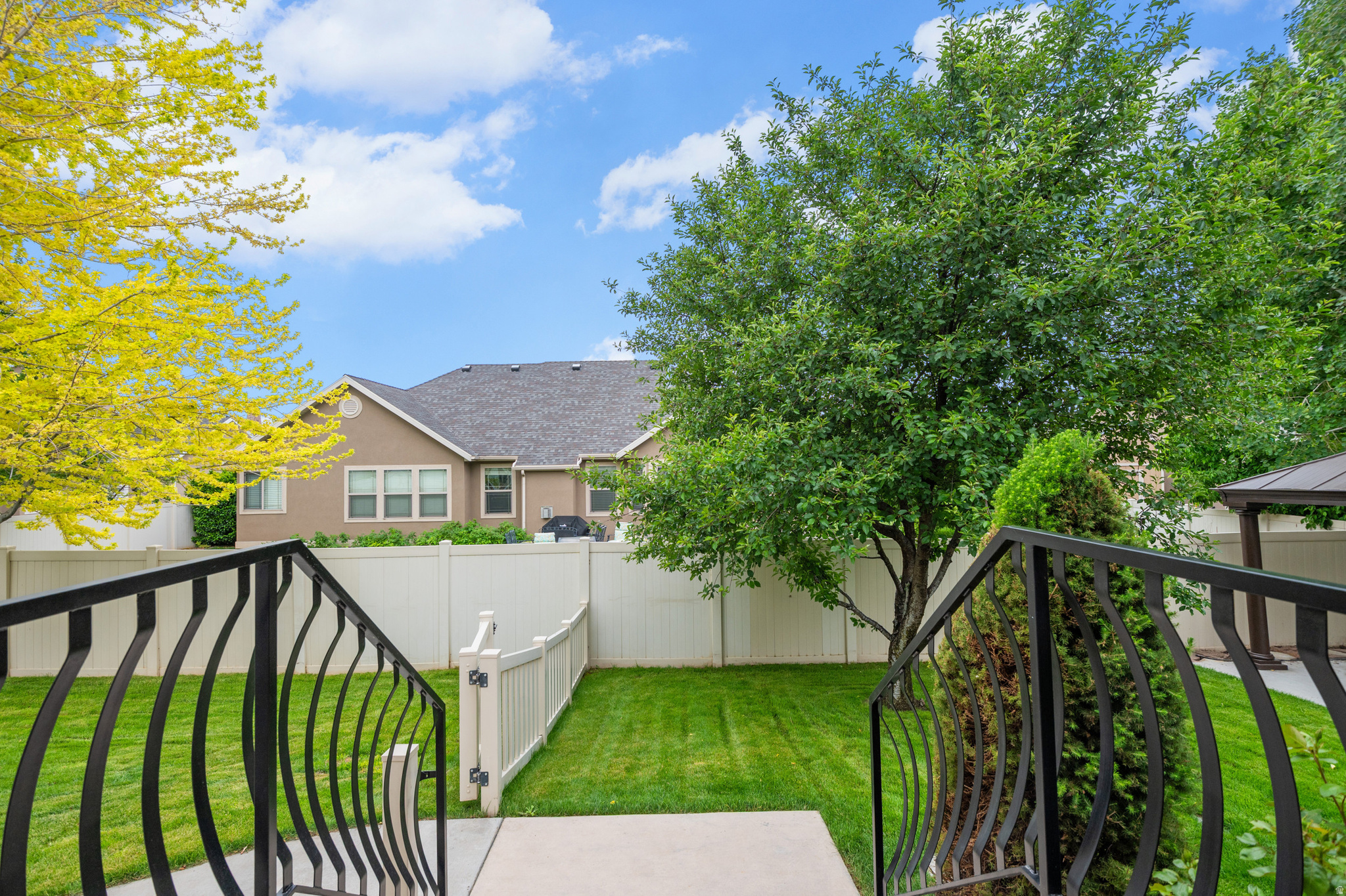 HUNTERS GROVE - Residential
