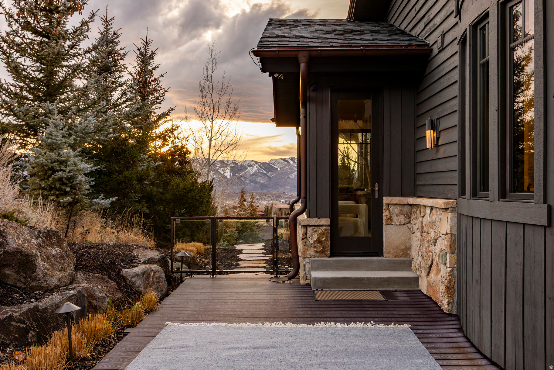 PROMONTORY / SIGNAL HILL - Residential