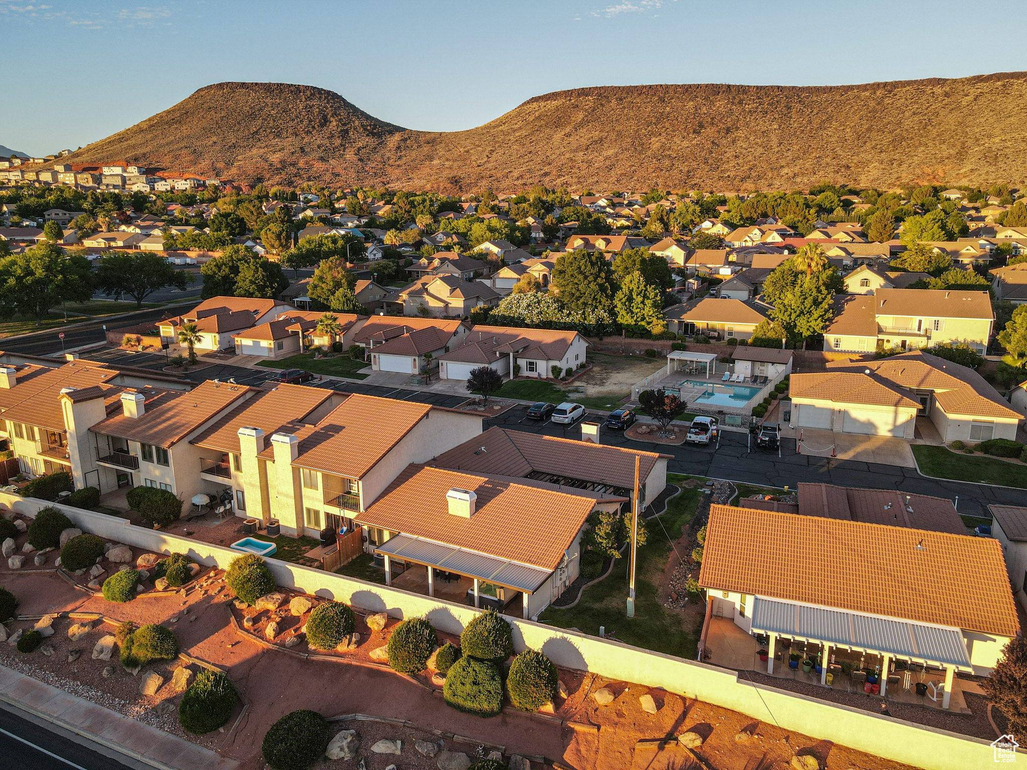 CANYON COURT 2 OF LAURELWOOD CONDO - Residential