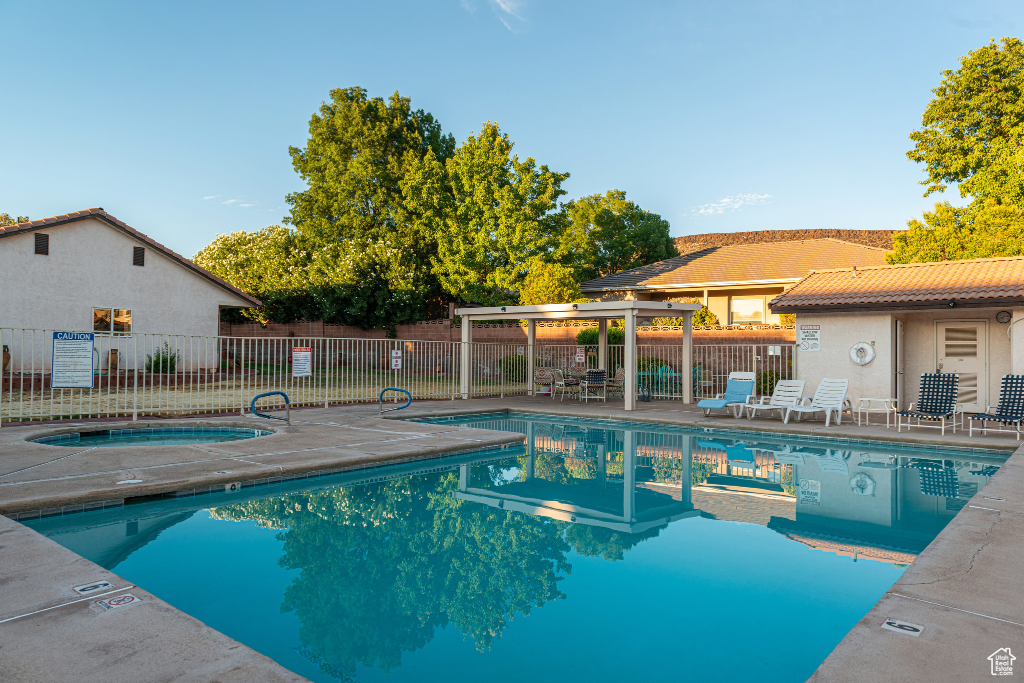 CANYON COURT 2 OF LAURELWOOD CONDO - Residential