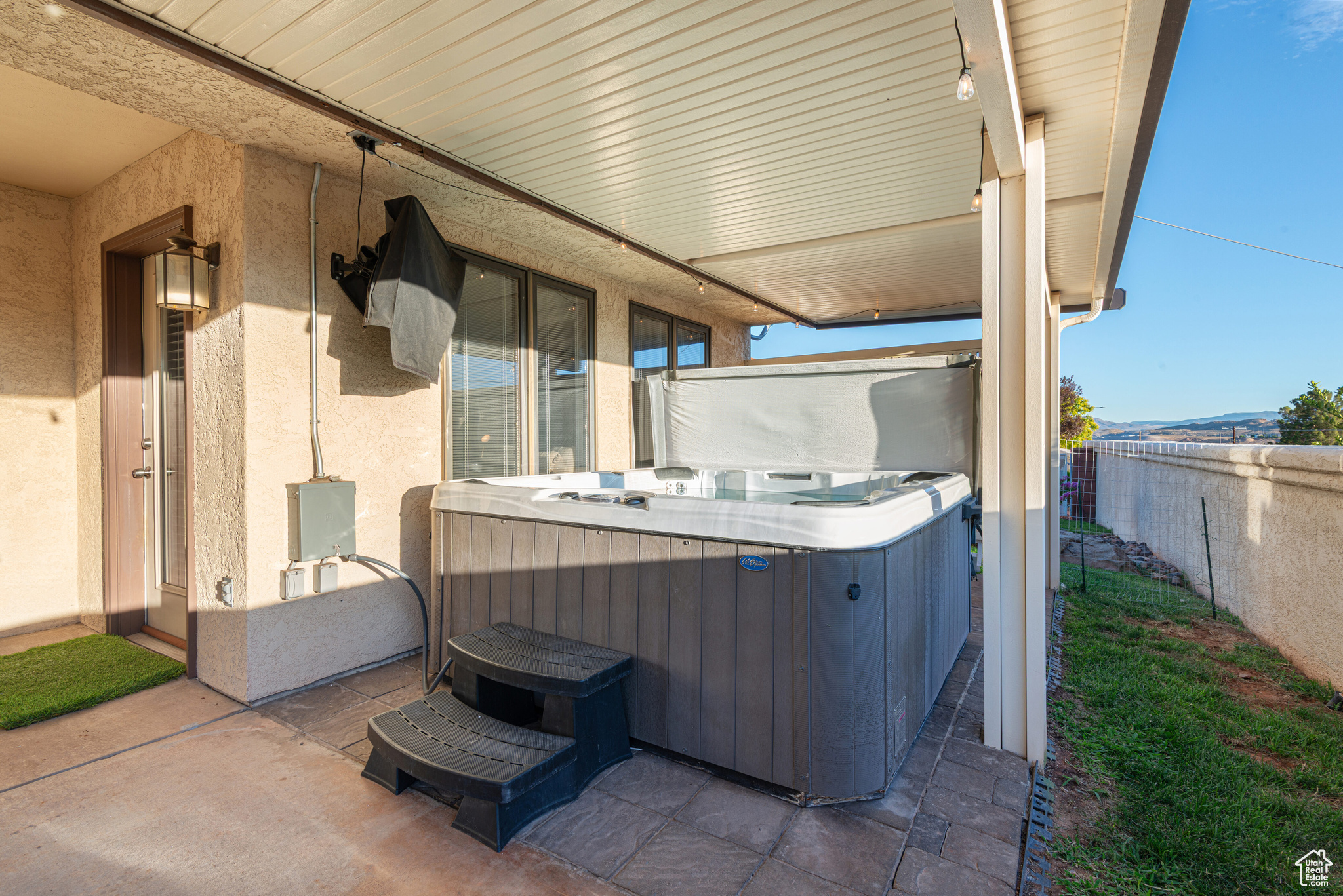 CANYON COURT 2 OF LAURELWOOD CONDO - Residential