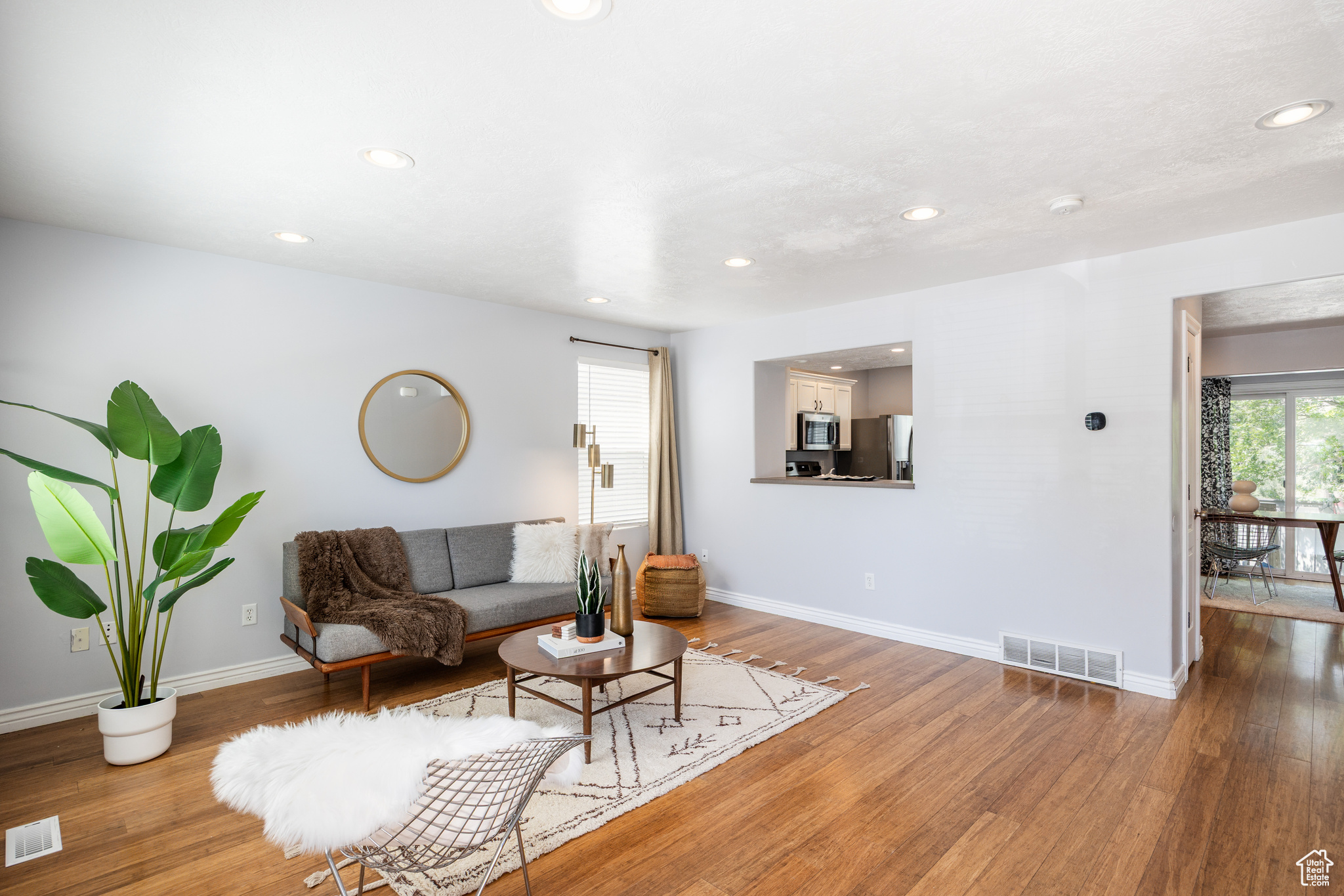 3421 E Dundee Dr, Eagle Mountain, Utah image 2