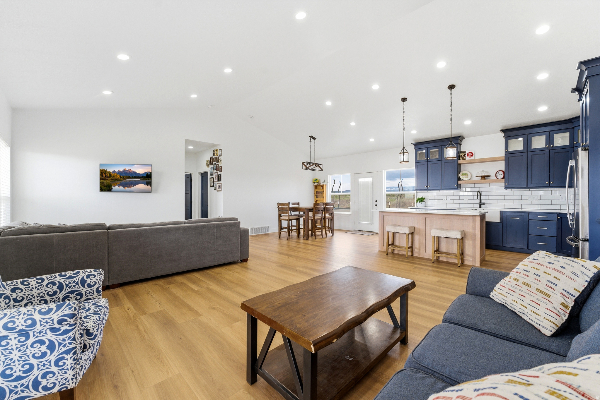 MOUNTAIN VIEW ACRES MINOR - Residential