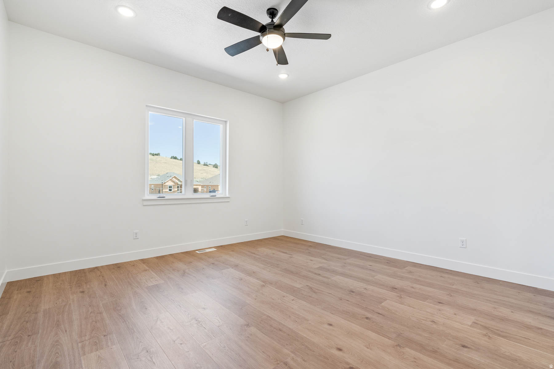 VISTAS AT SUMMIT RDG - Residential