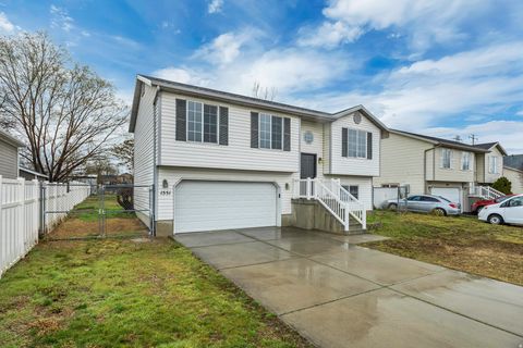 Tiny photo for 1551 W 2050 N, Clinton, UT 84015 (MLS # 2140585)