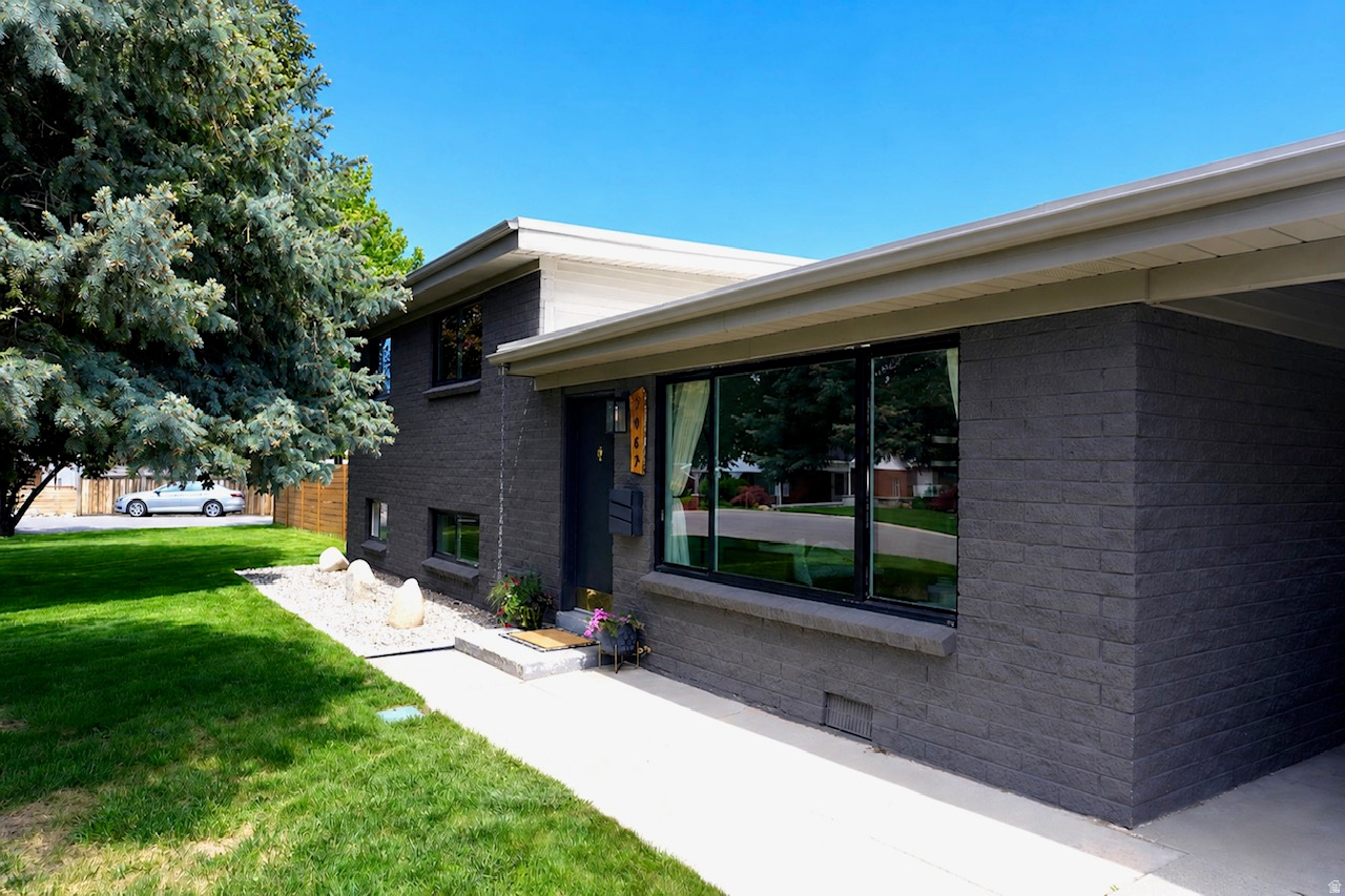TOWNCREST TERRACE - Residential