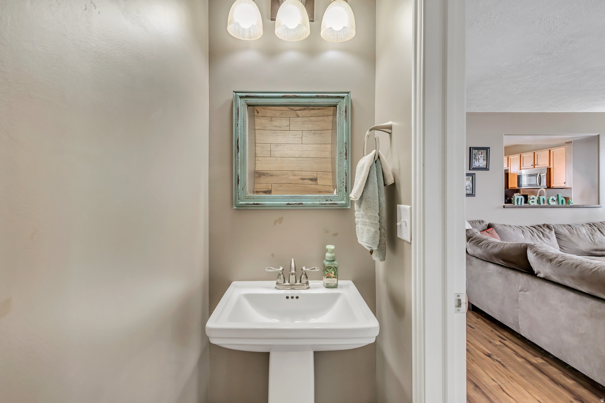 INVERNESS SQUARE - Residential