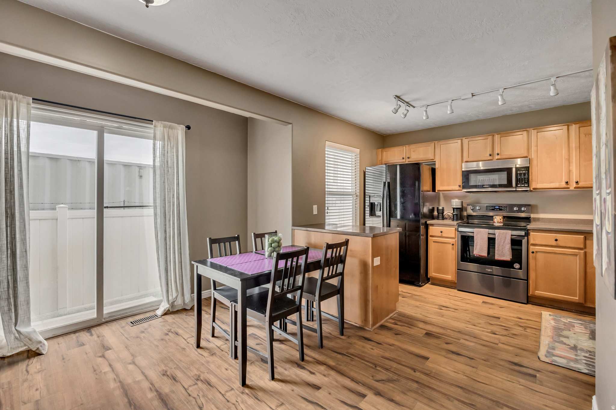 INVERNESS SQUARE - Residential