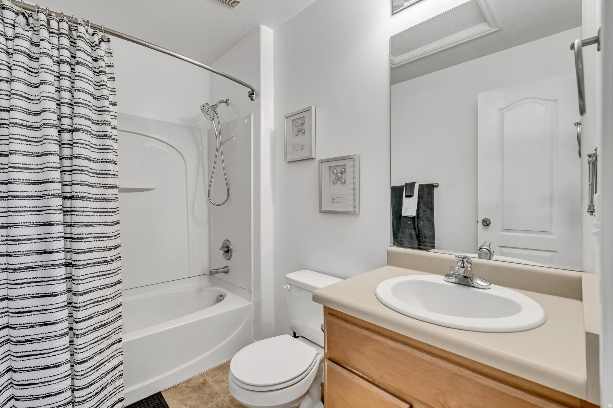 INVERNESS SQUARE - Residential