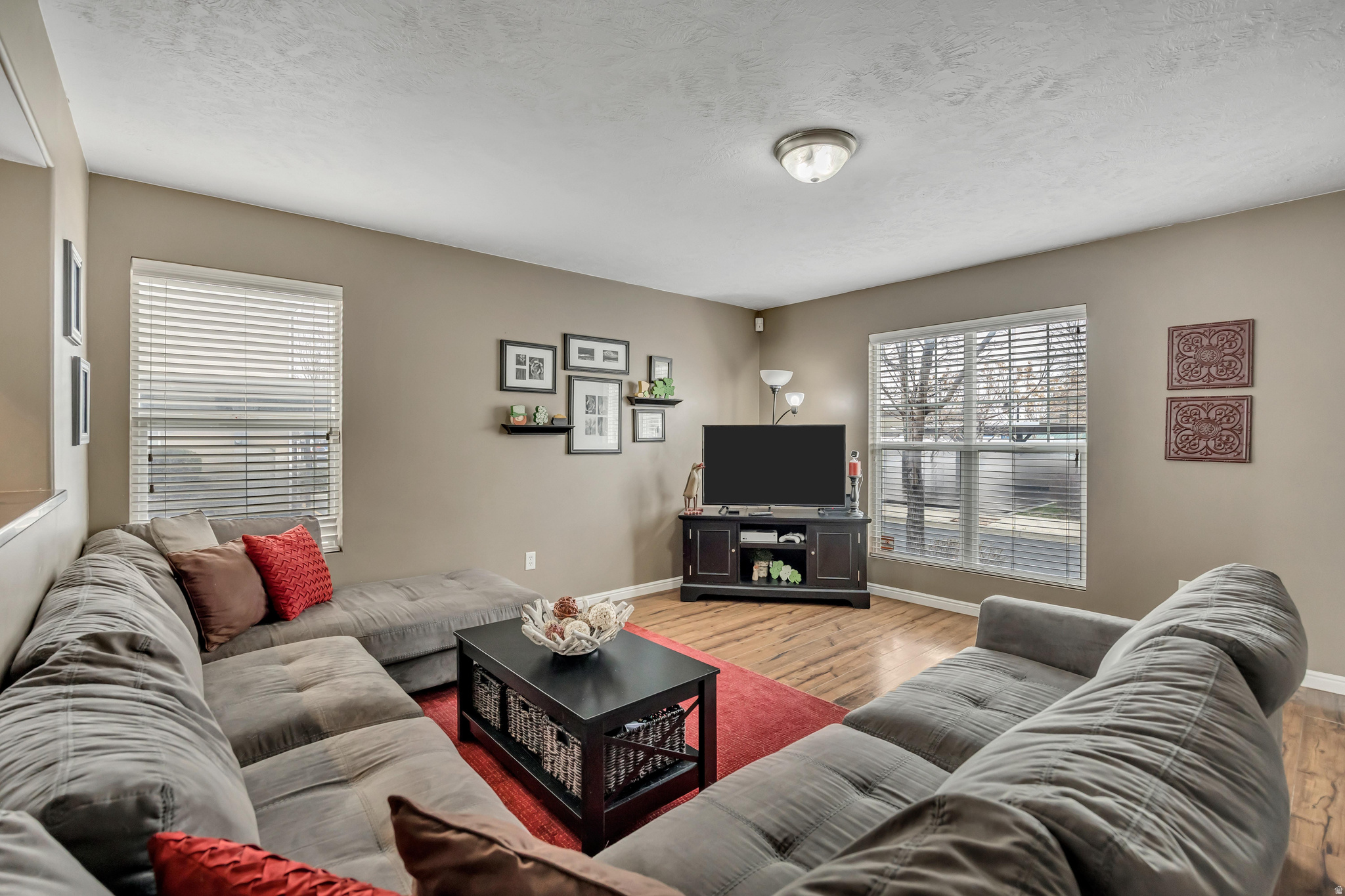 INVERNESS SQUARE - Residential