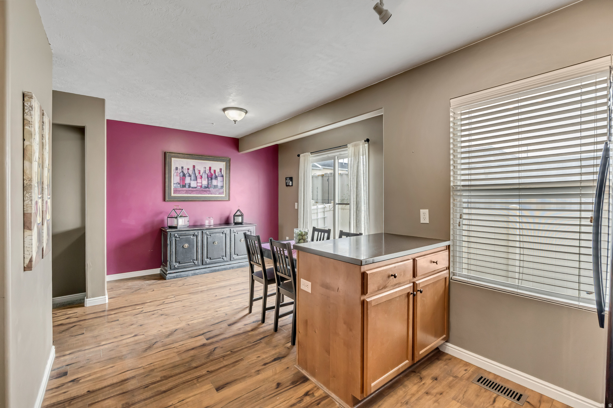 INVERNESS SQUARE - Residential