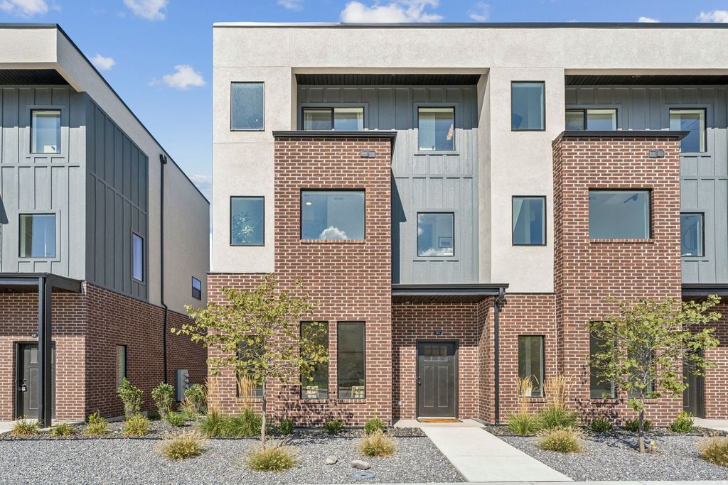 Photo of 41 E 200 N #6, Bountiful, UT 84010 (MLS # 2152642)