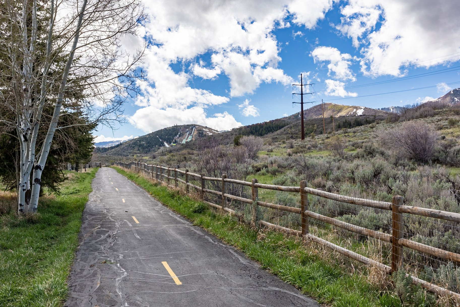 CRESTVIEW CONDOMINIUM PHASE 1 - Residential