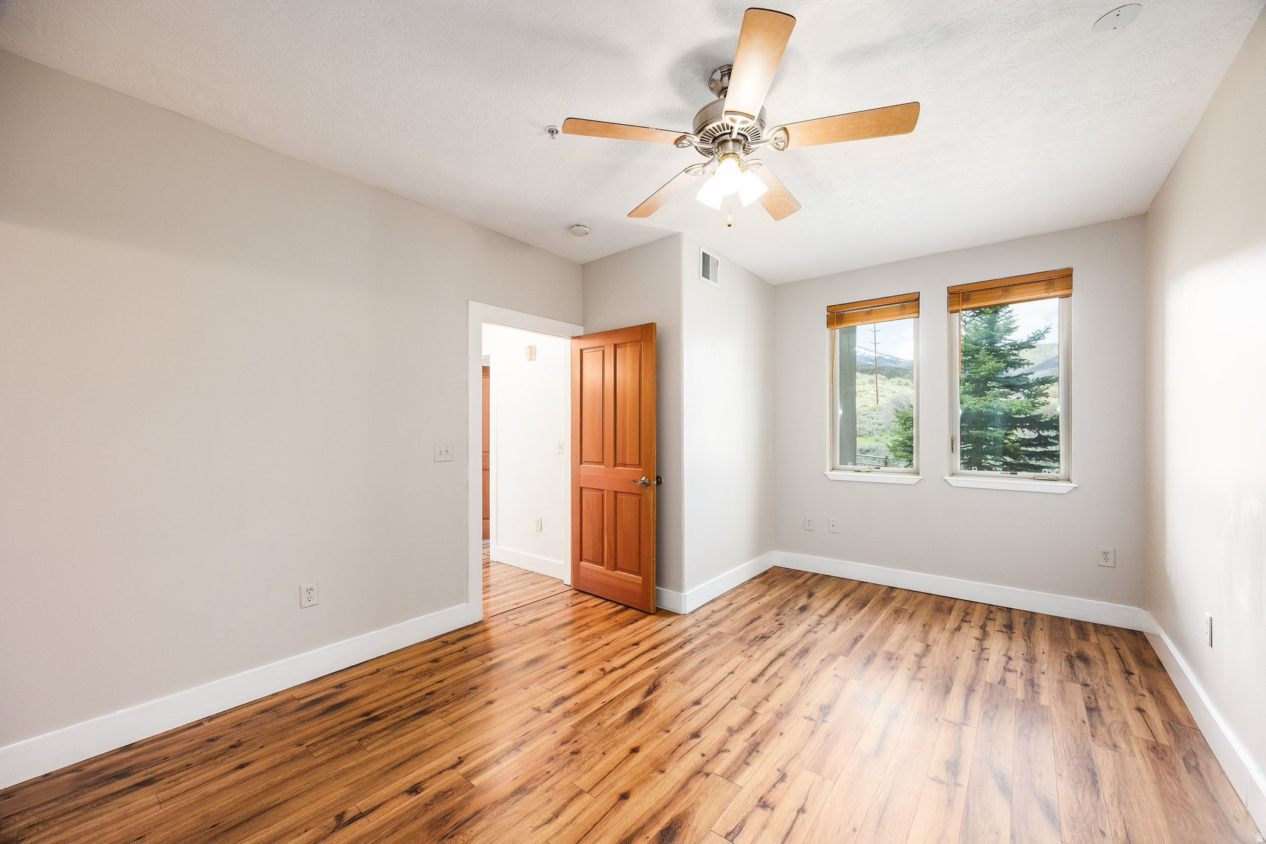 CRESTVIEW CONDOMINIUM PHASE 1 - Residential