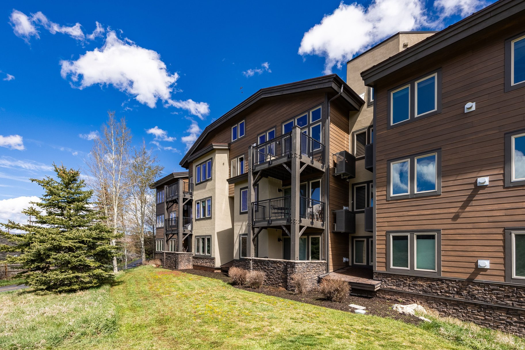 CRESTVIEW CONDOMINIUM PHASE 1 - Residential